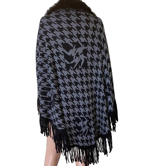 Kimberly C. Shawl cape houndstooth gray black fur trimmed fringe bottom OSFM - Picture 8 of 9